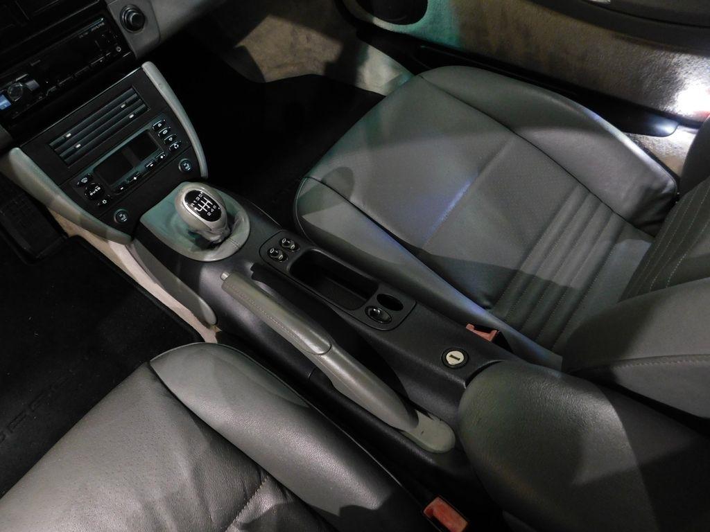 Porsche 911 Carrera 4 Coupe 2001