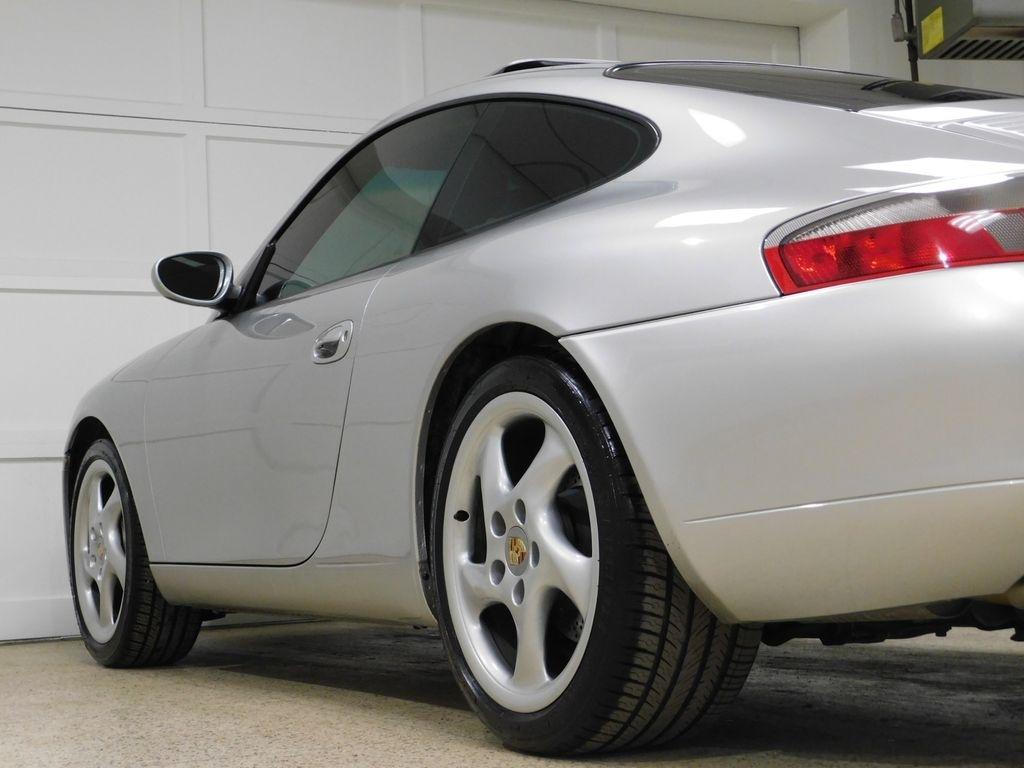 Porsche 911 Carrera 4 Coupe 2001
