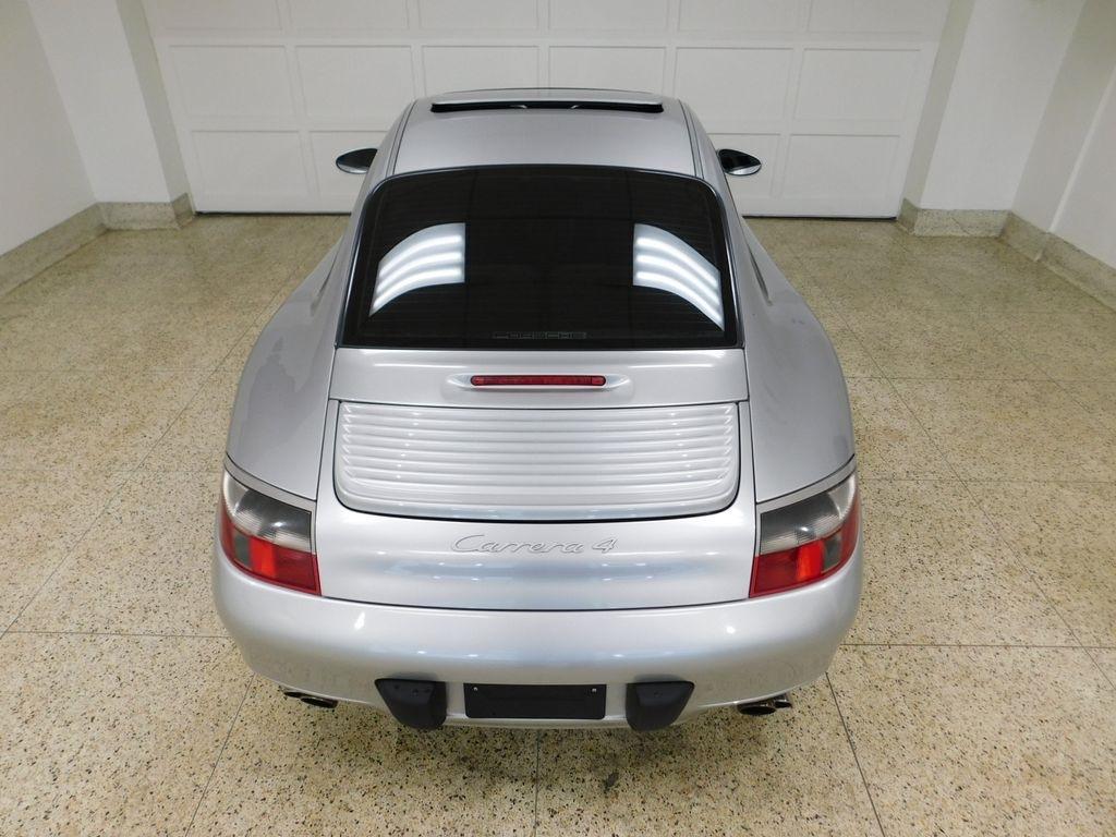 Porsche 911 Carrera 4 Coupe 2001