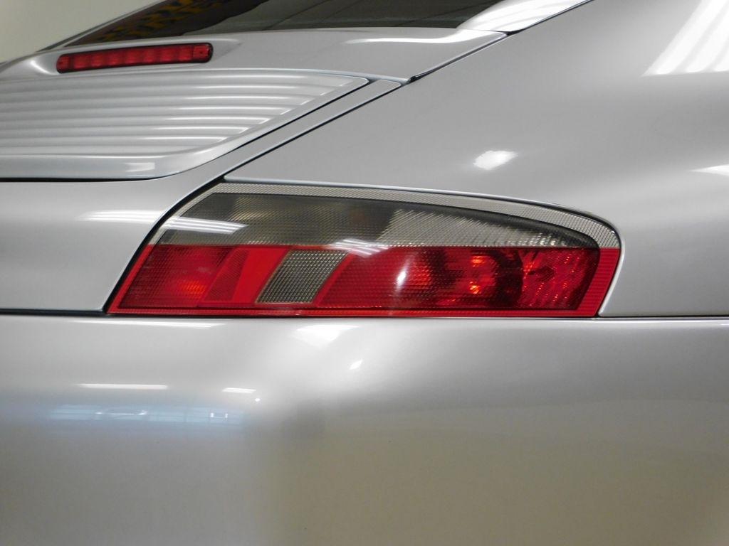 Porsche 911 Carrera 4 Coupe 2001