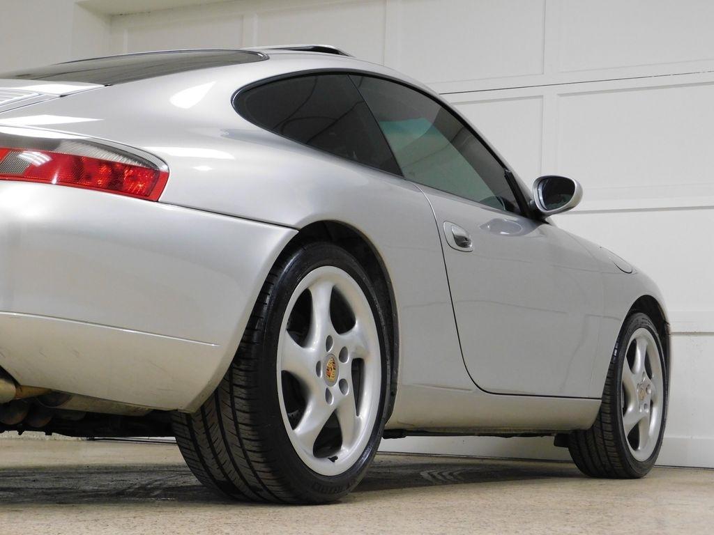 Porsche 911 Carrera 4 Coupe 2001