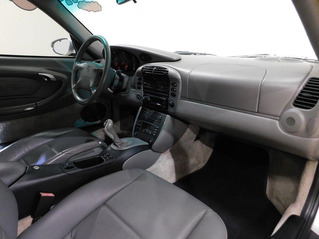 Porsche 911 Carrera 4 Coupe 2001