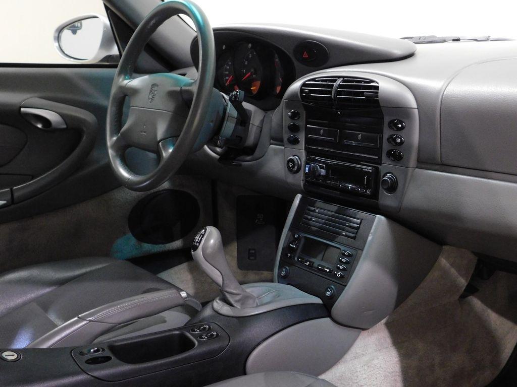 Porsche 911 Carrera 4 Coupe 2001