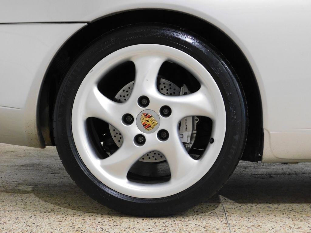 Porsche 911 Carrera 4 Coupe 2001