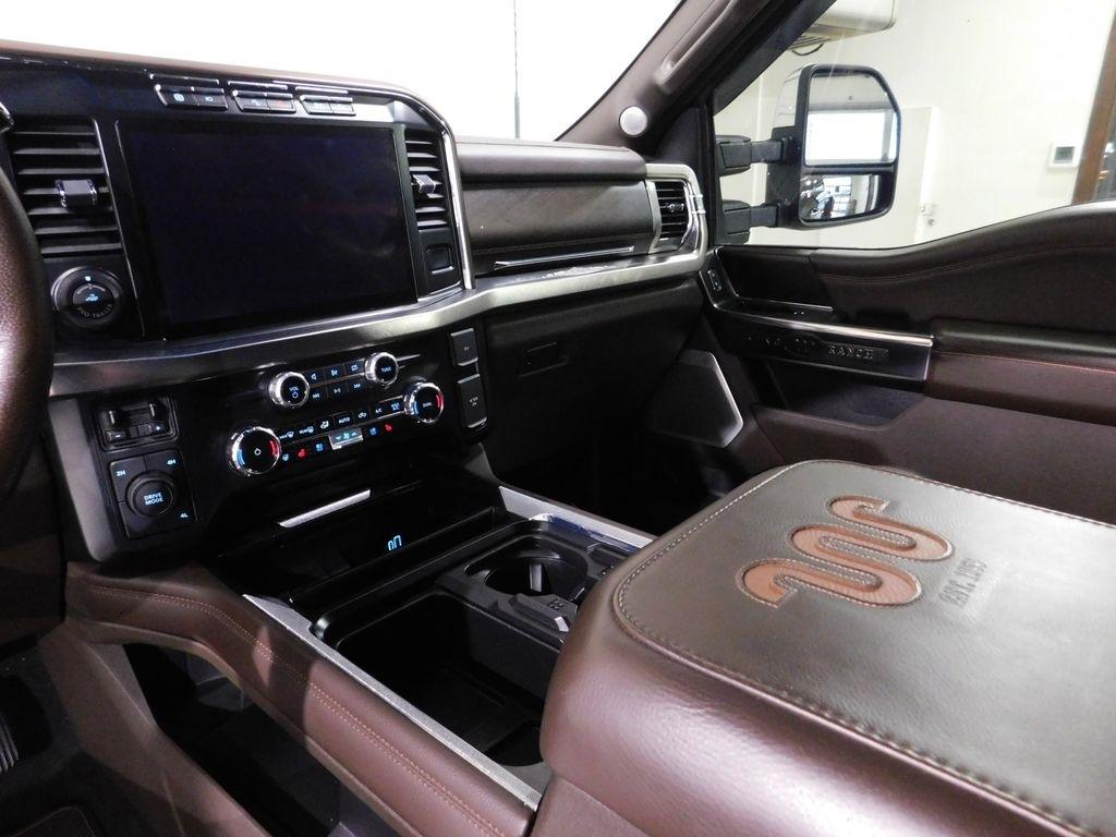 Ford F-450 SD King Ranch Crew Cab DRW 4WD 2024