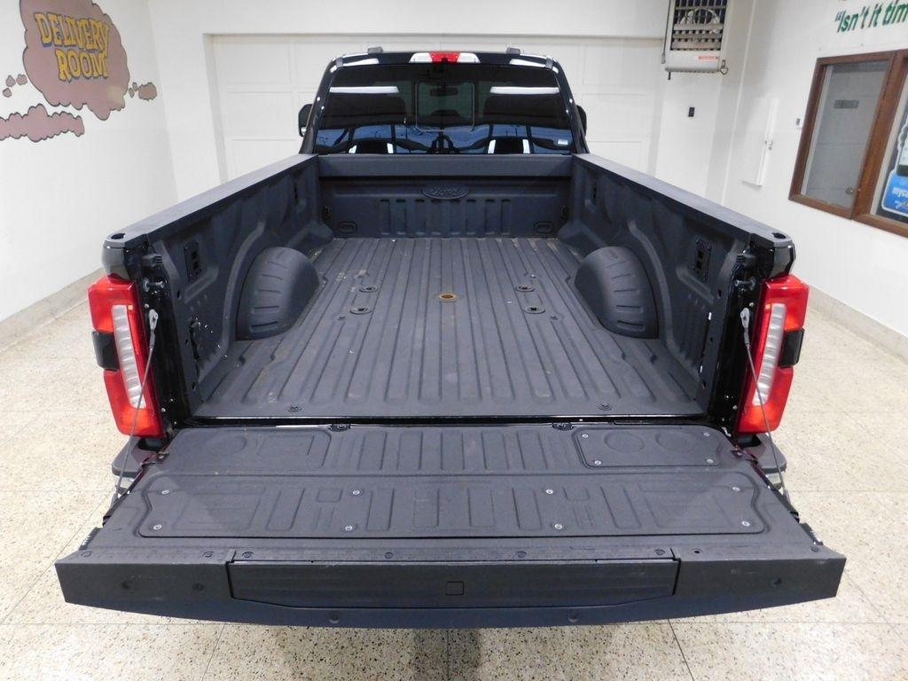 Ford F-450 SD King Ranch Crew Cab DRW 4WD 2024