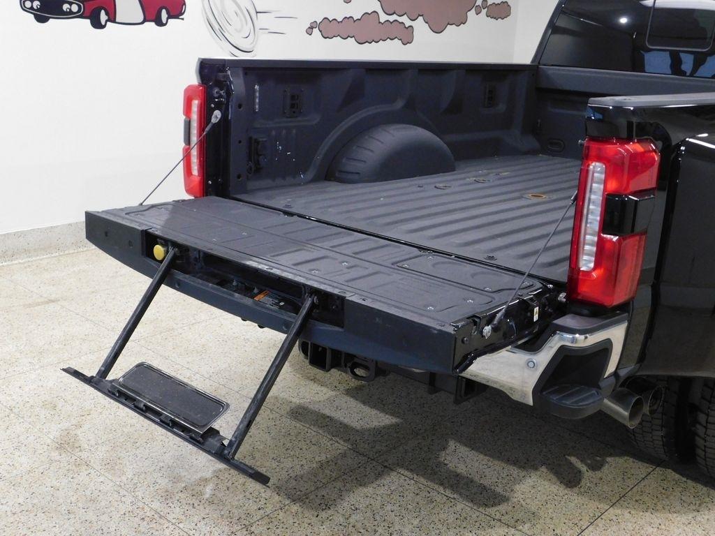 Ford F-450 SD King Ranch Crew Cab DRW 4WD 2024