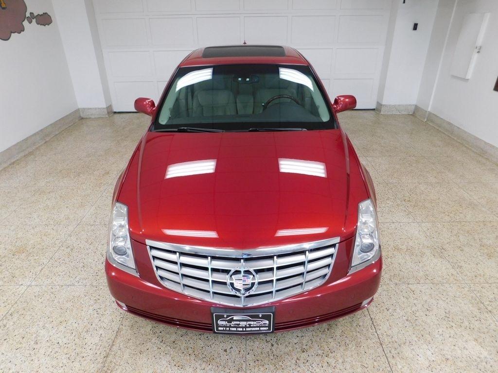Cadillac DTS Luxury 2011