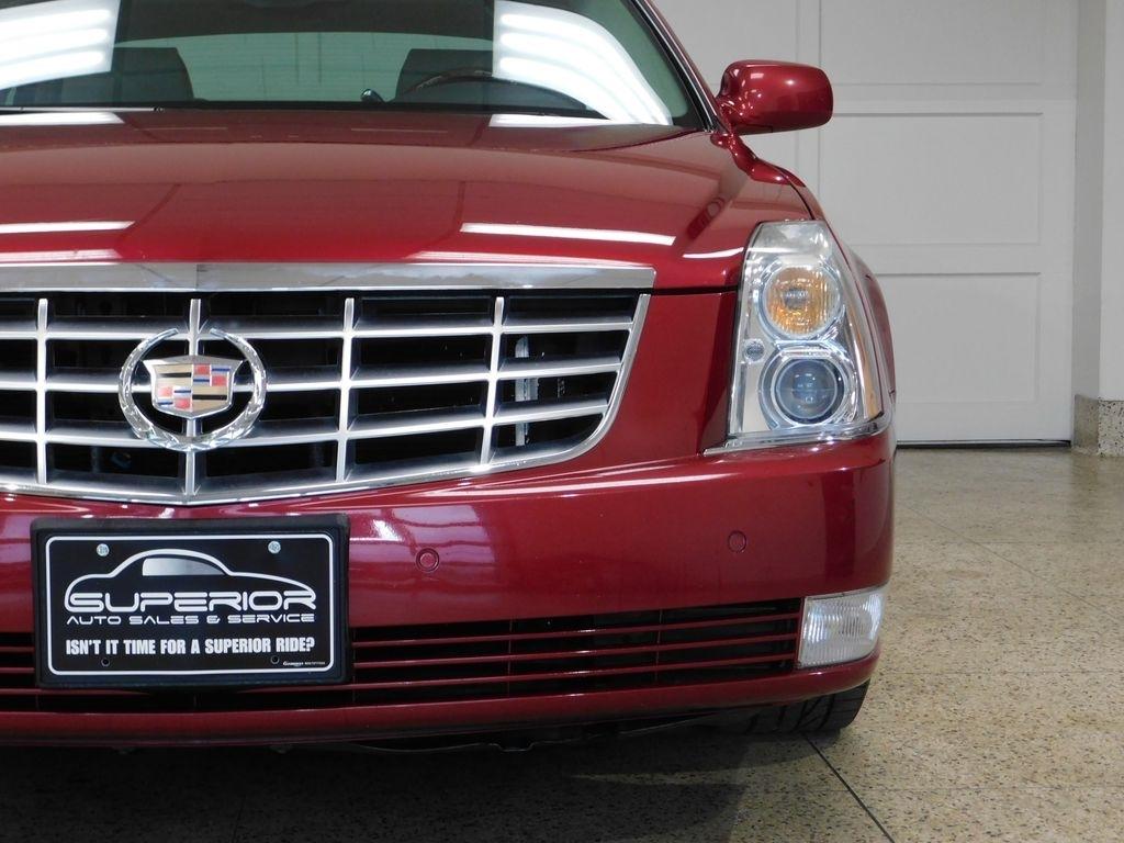 Cadillac DTS Luxury 2011