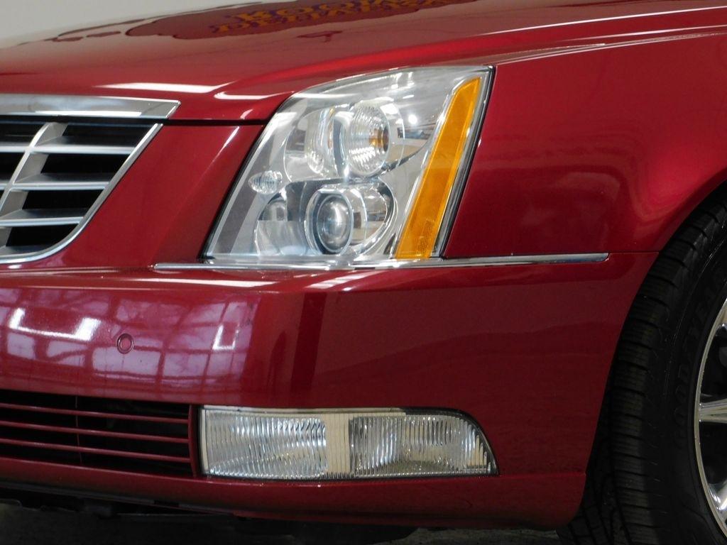 Cadillac DTS Luxury 2011