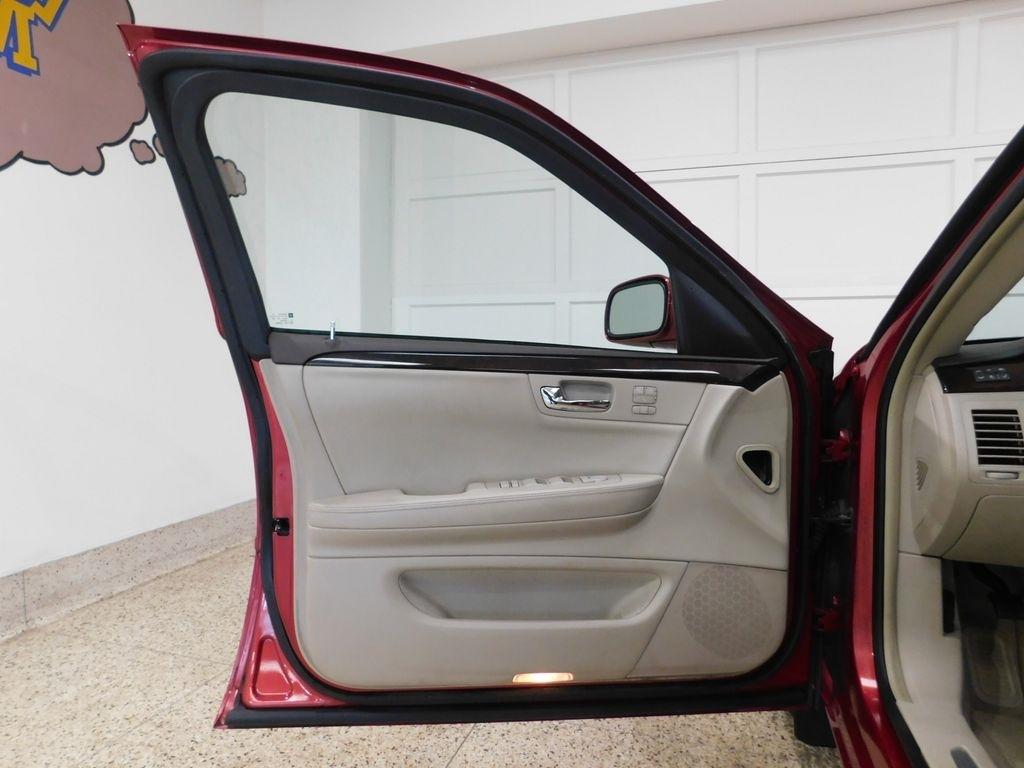 Cadillac DTS Luxury 2011