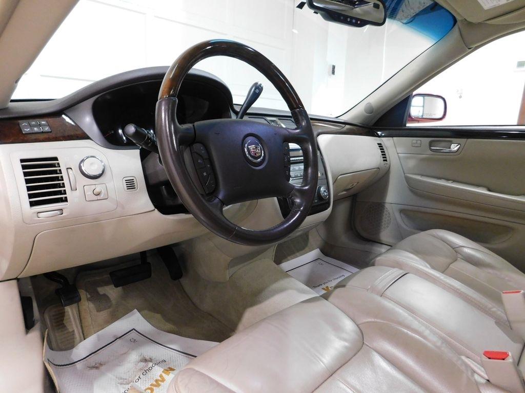 Cadillac DTS Luxury 2011