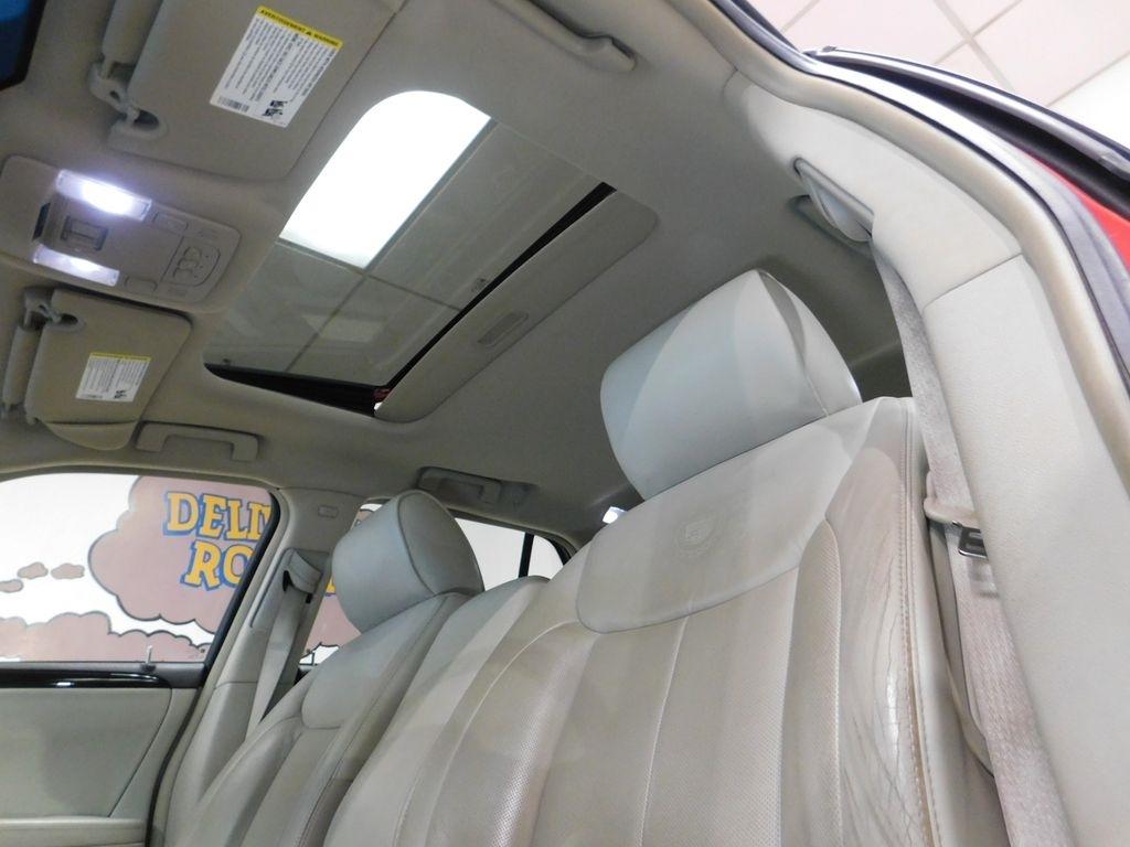 Cadillac DTS Luxury 2011