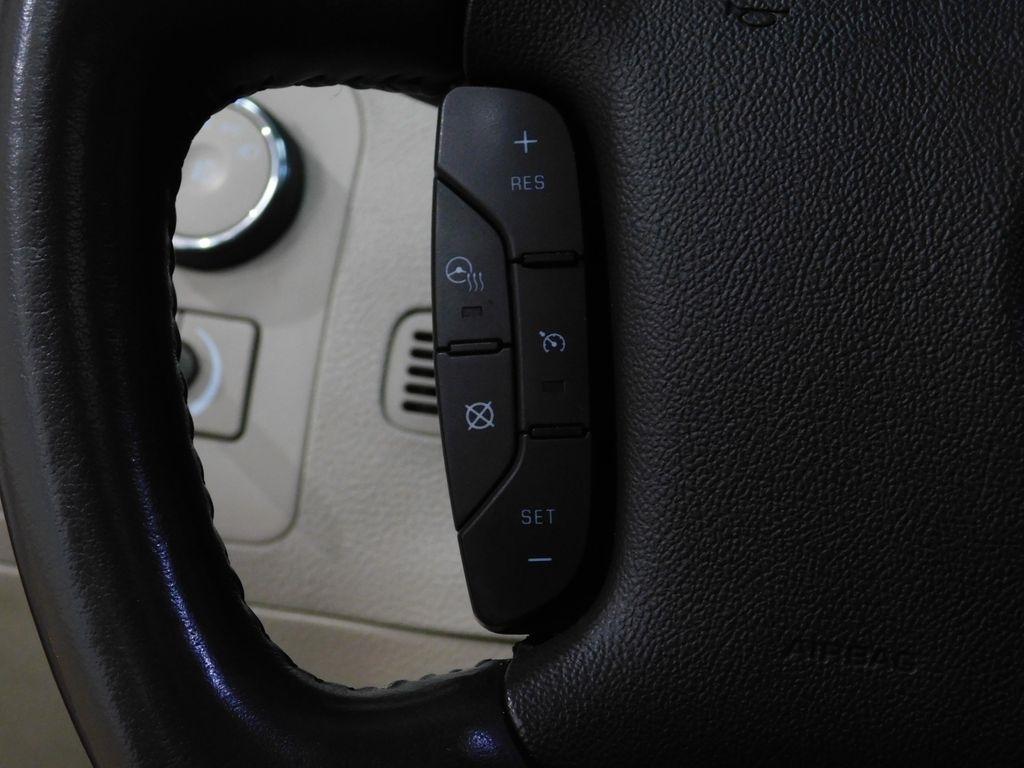 Cadillac DTS Luxury 2011