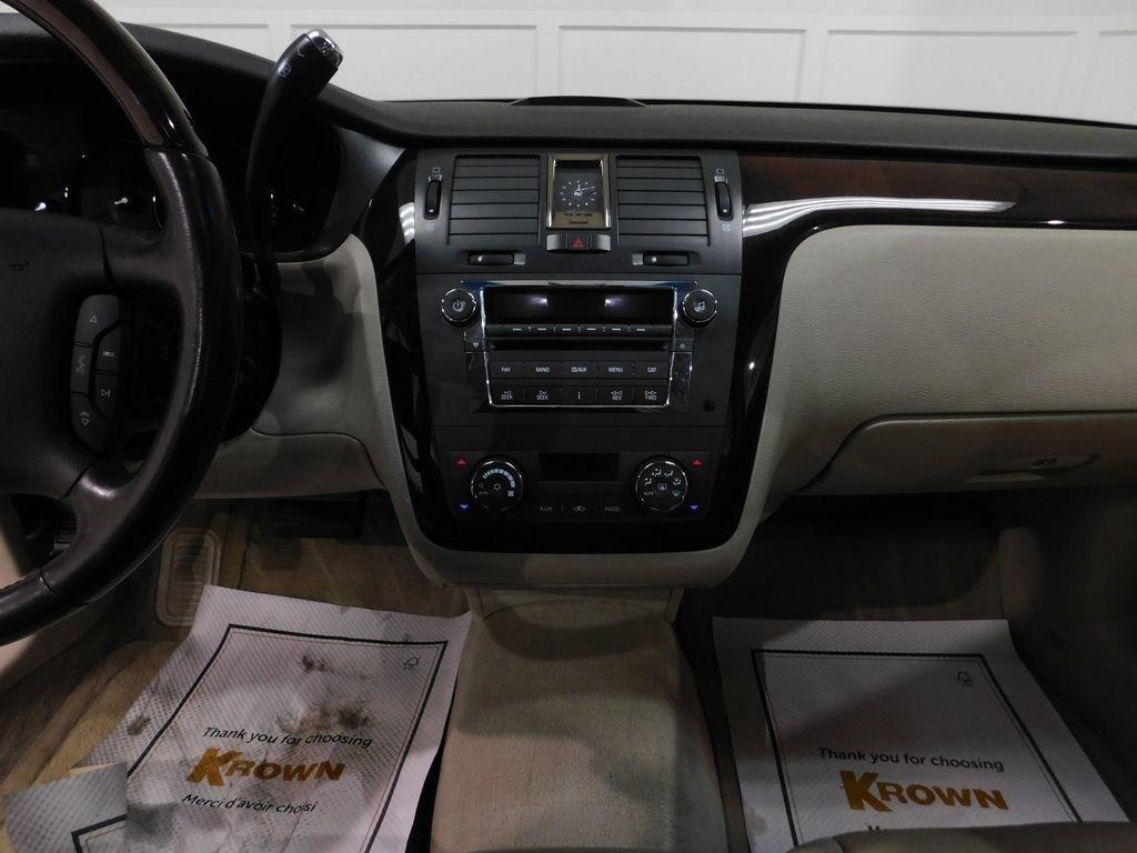 Cadillac DTS Luxury 2011
