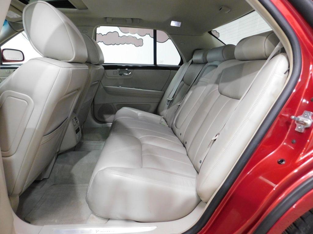 Cadillac DTS Luxury 2011