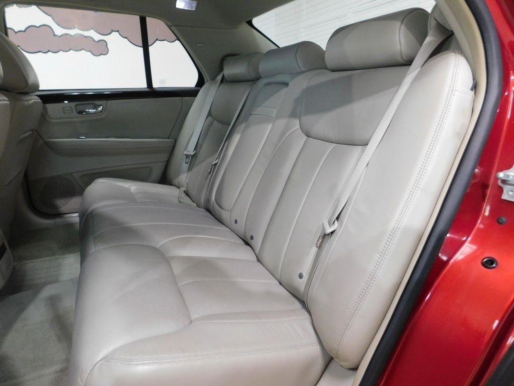 Cadillac DTS Luxury 2011