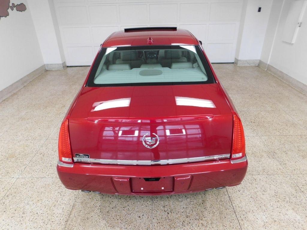 Cadillac DTS Luxury 2011
