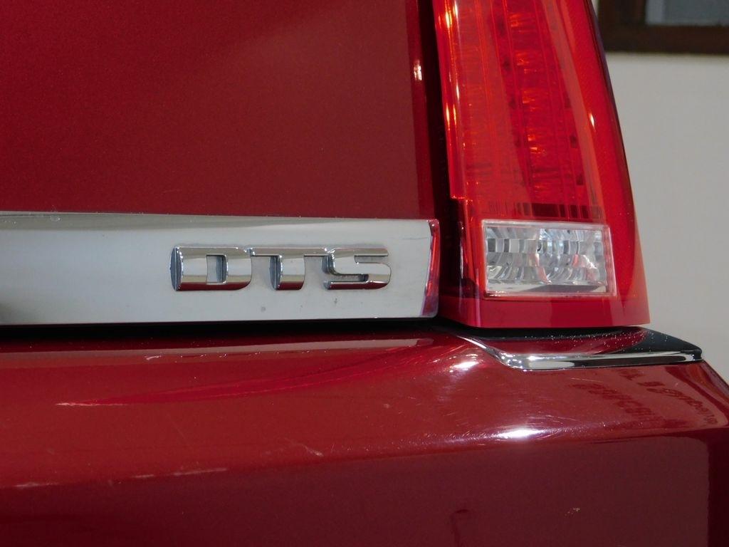 Cadillac DTS Luxury 2011