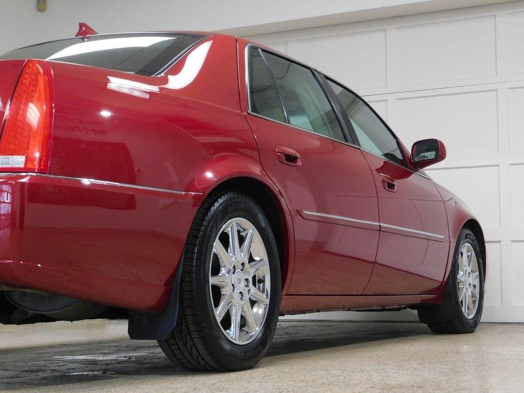 Cadillac DTS Luxury 2011