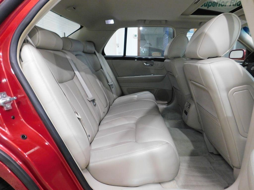 Cadillac DTS Luxury 2011