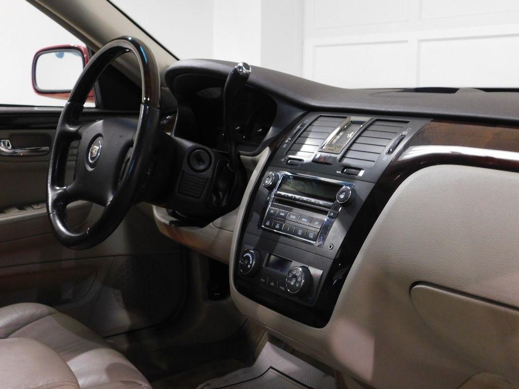 Cadillac DTS Luxury 2011
