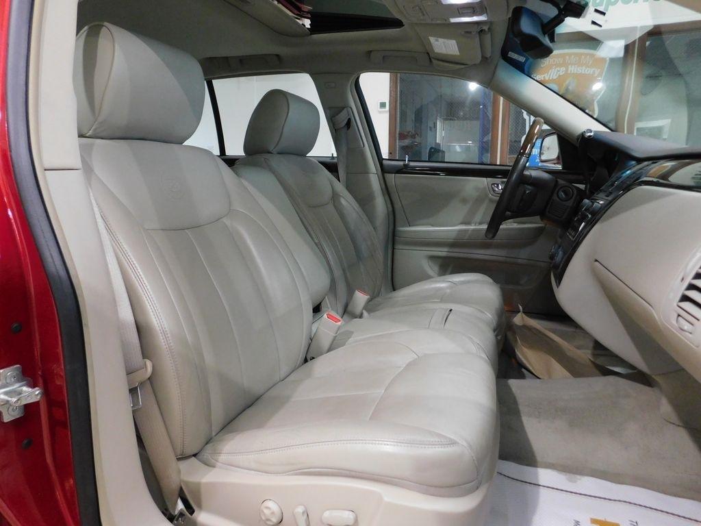 Cadillac DTS Luxury 2011