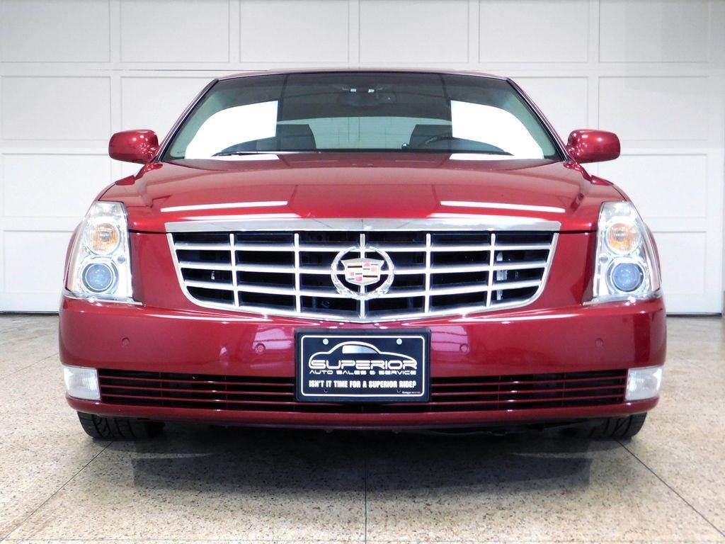 Cadillac DTS Luxury 2011