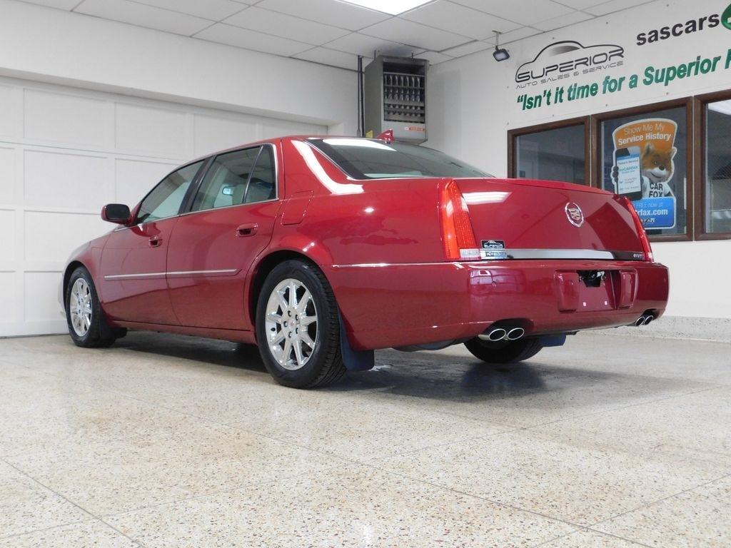 Cadillac DTS Luxury 2011