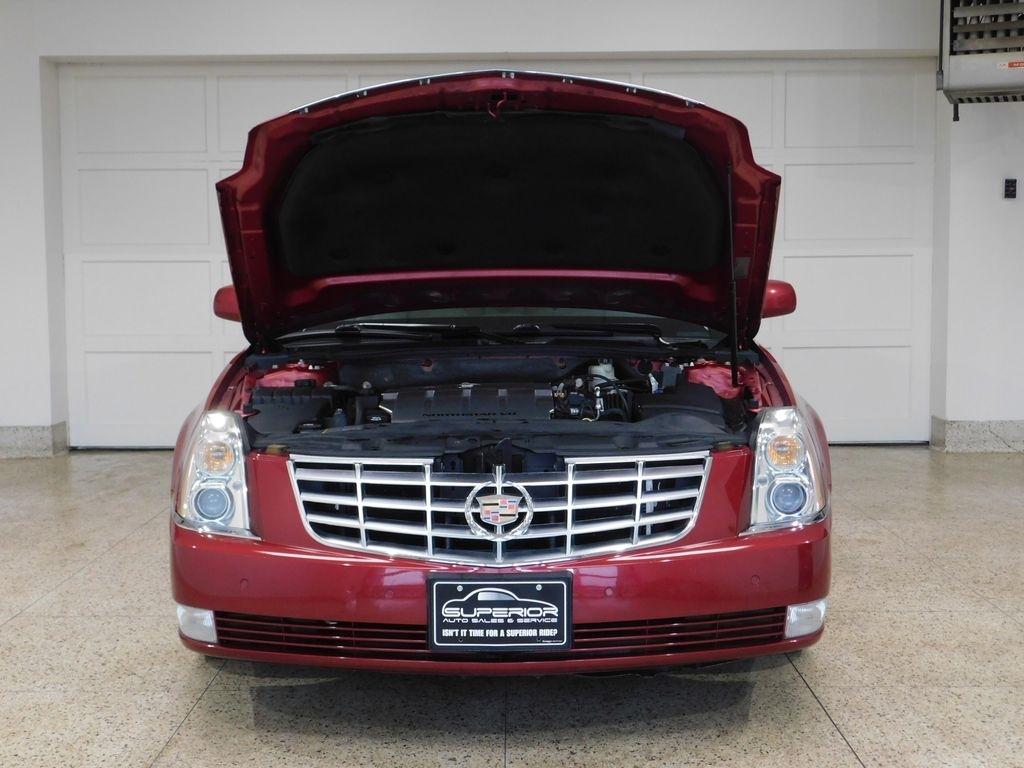 Cadillac DTS Luxury 2011