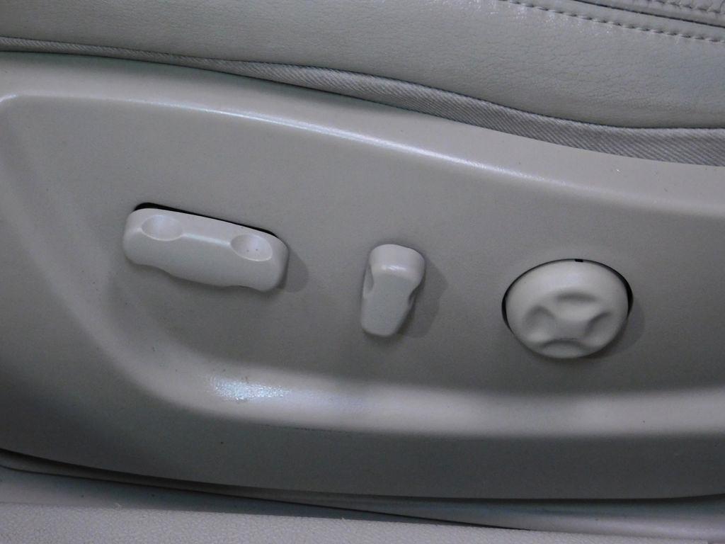 Cadillac DTS Luxury 2011