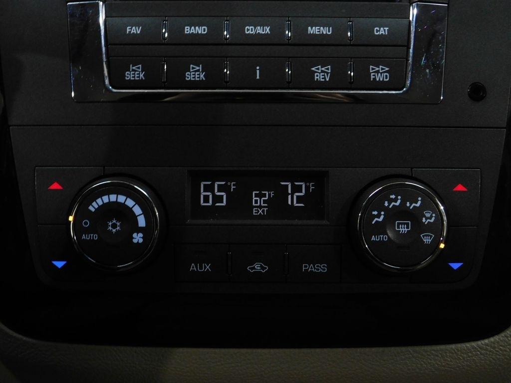 Cadillac DTS Luxury 2011