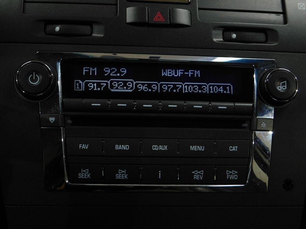 Cadillac DTS Luxury 2011