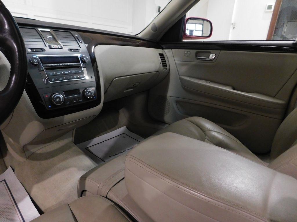Cadillac DTS Luxury 2011
