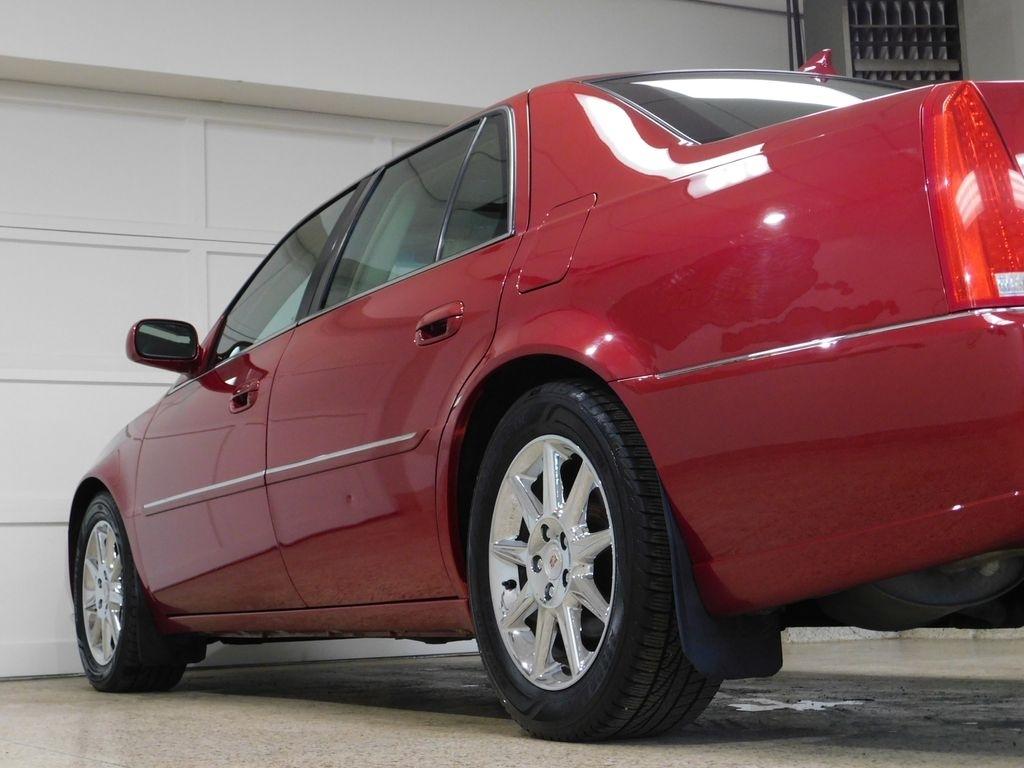 Cadillac DTS Luxury 2011