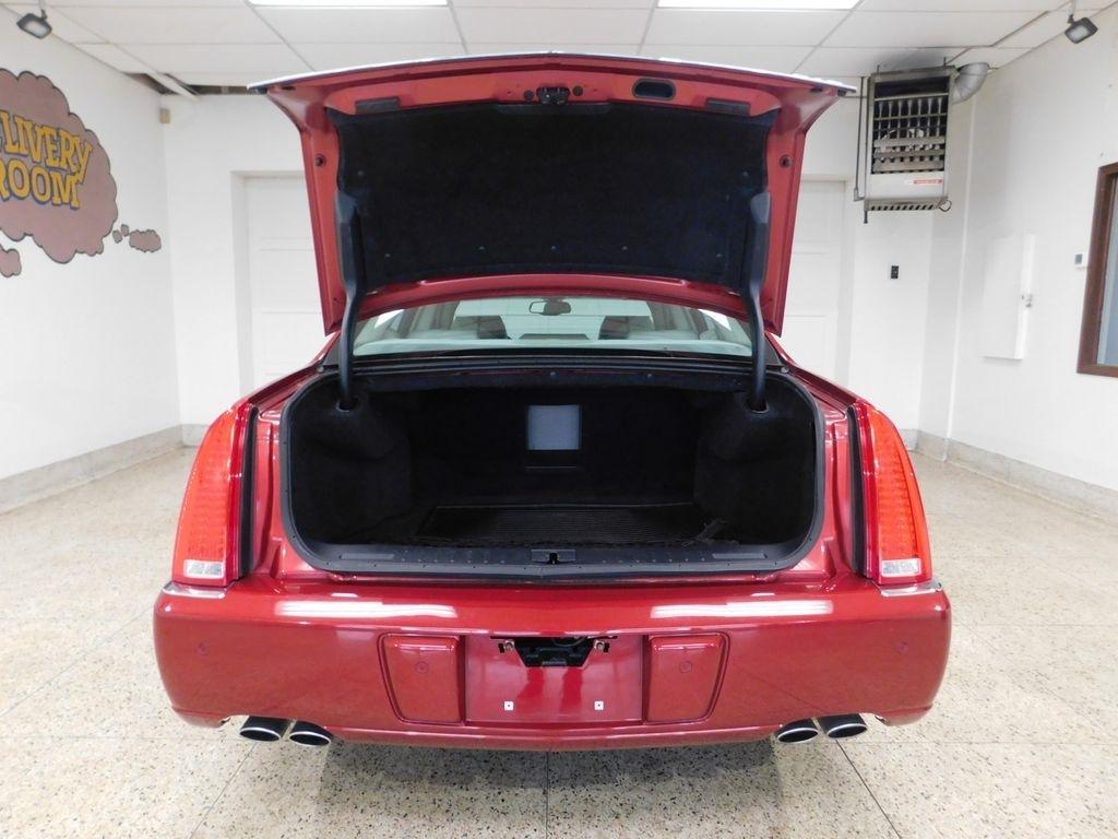 Cadillac DTS Luxury 2011