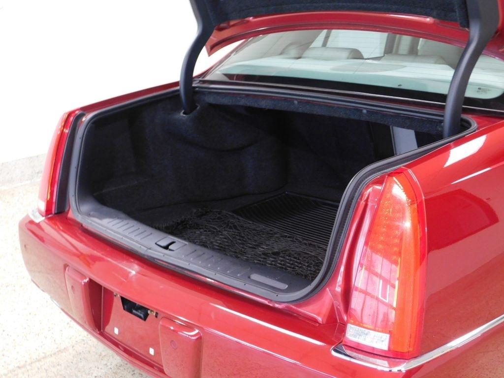 Cadillac DTS Luxury 2011