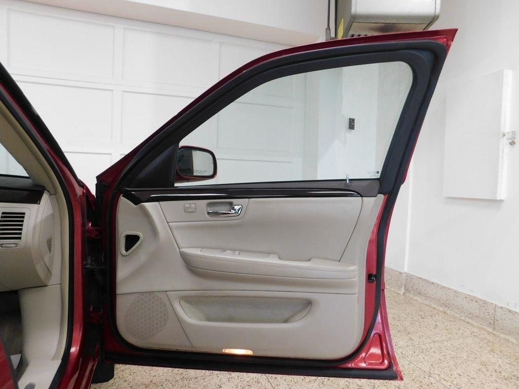 Cadillac DTS Luxury 2011