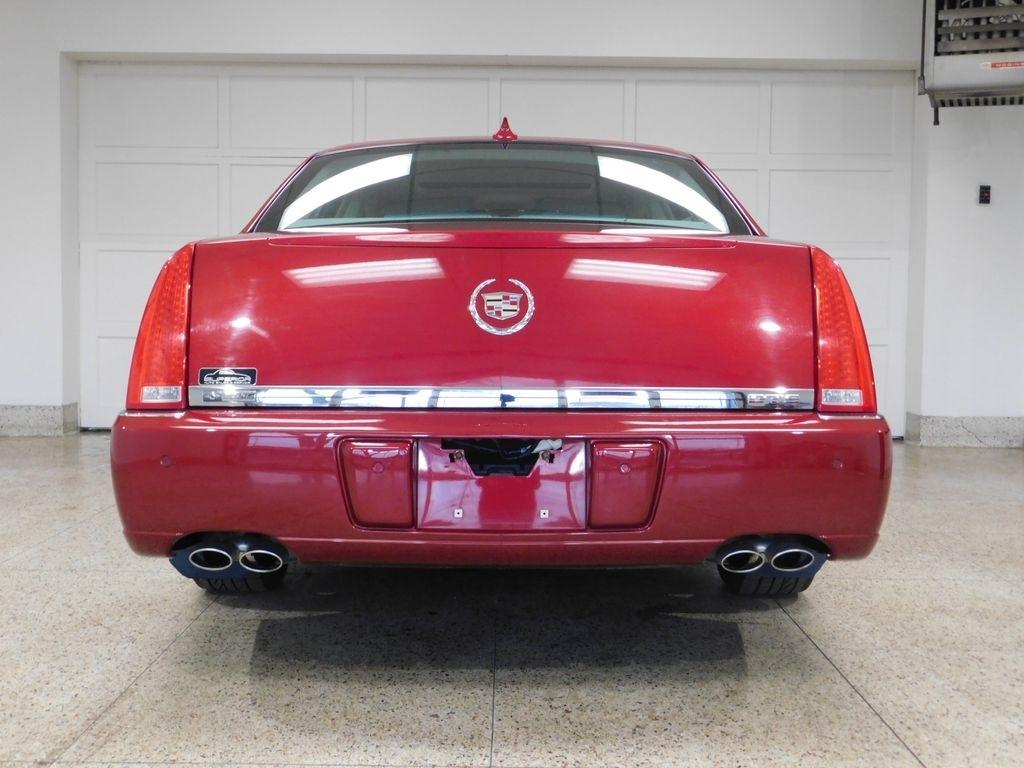 Cadillac DTS Luxury 2011