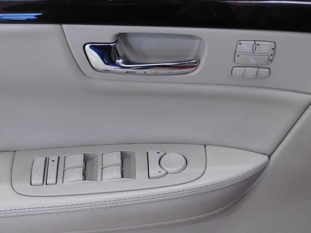 Cadillac DTS Luxury 2011