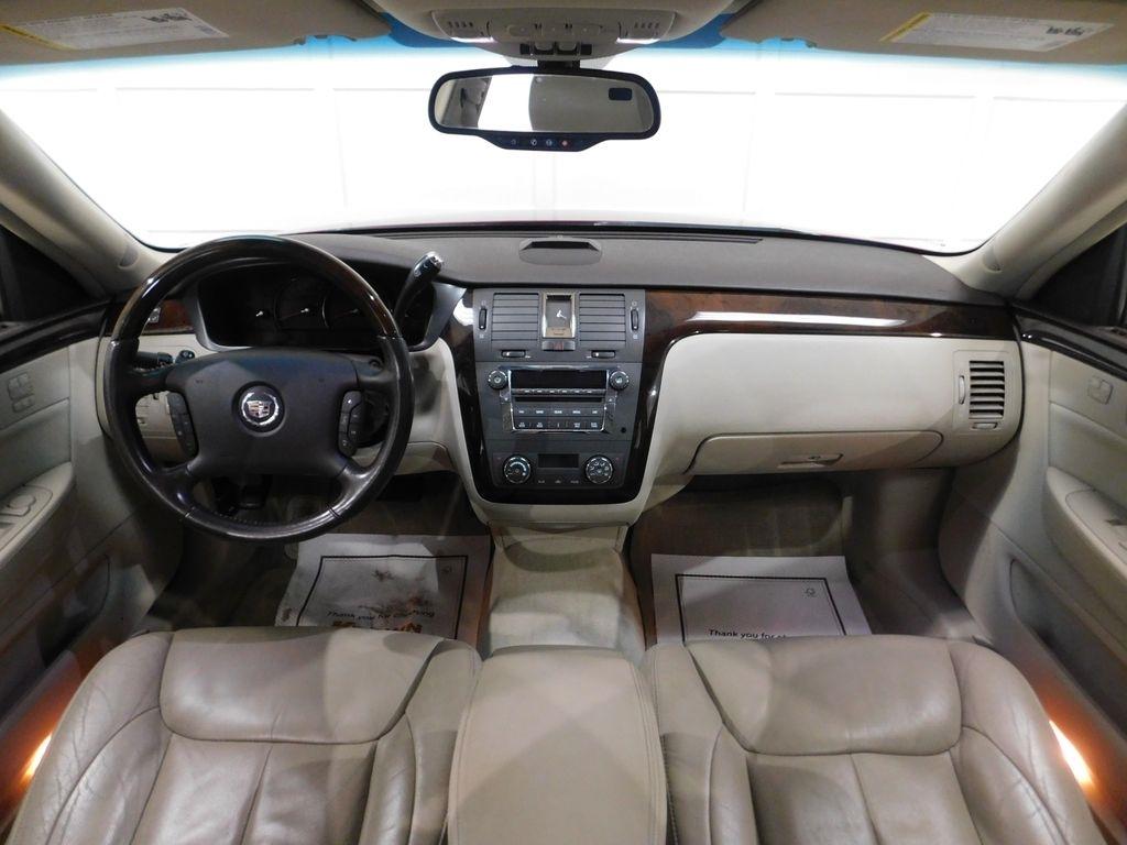 Cadillac DTS Luxury 2011