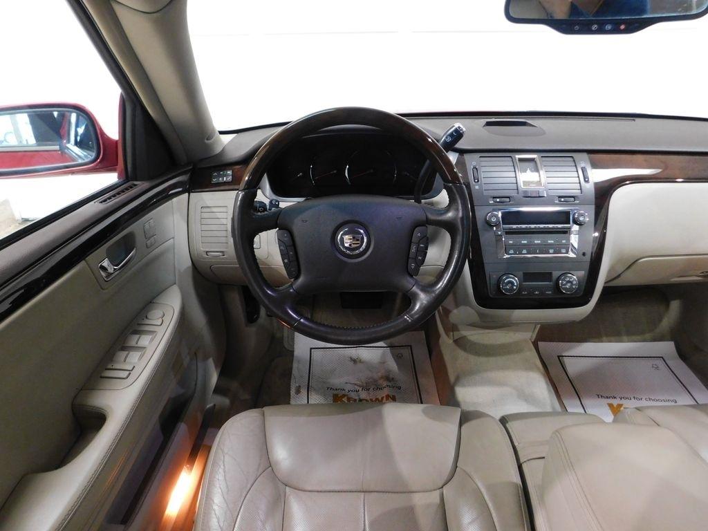 Cadillac DTS Luxury 2011