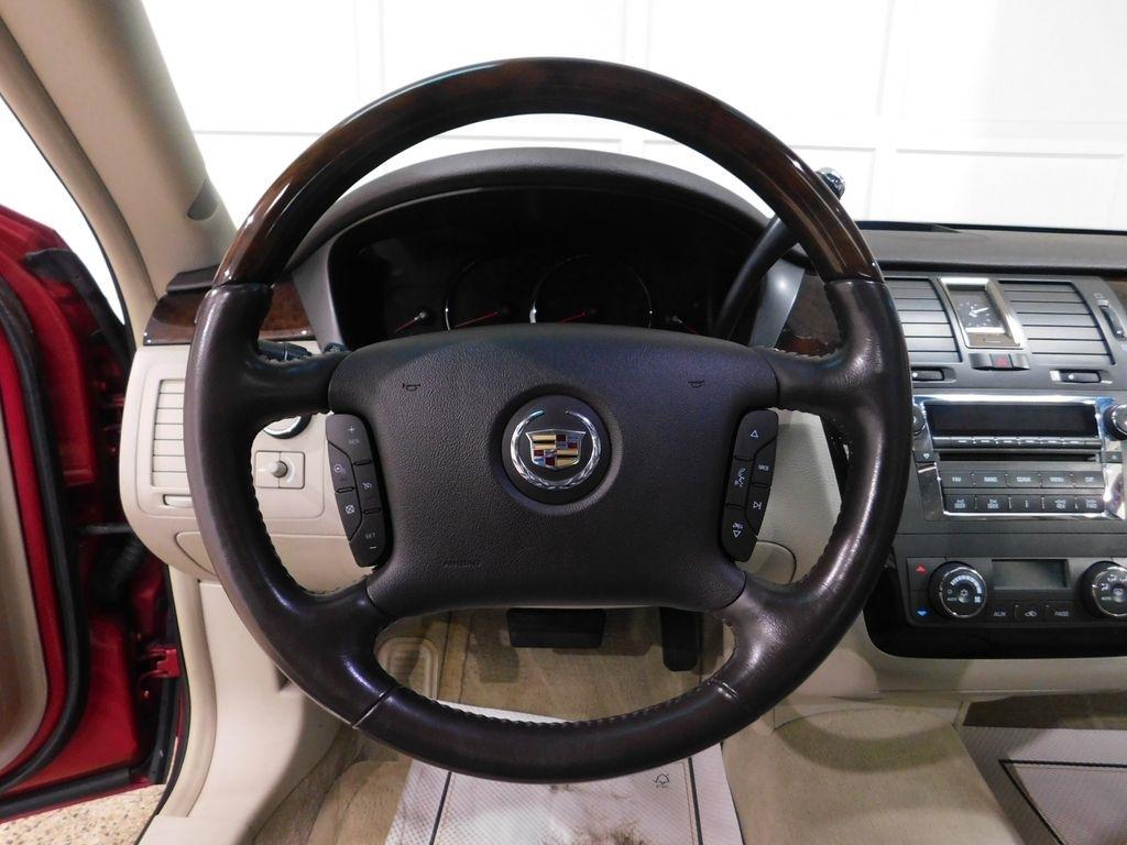 Cadillac DTS Luxury 2011