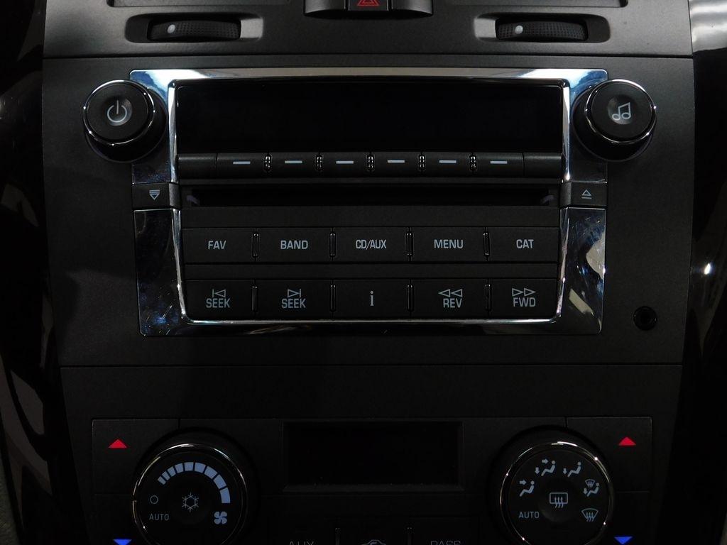 Cadillac DTS Luxury 2011