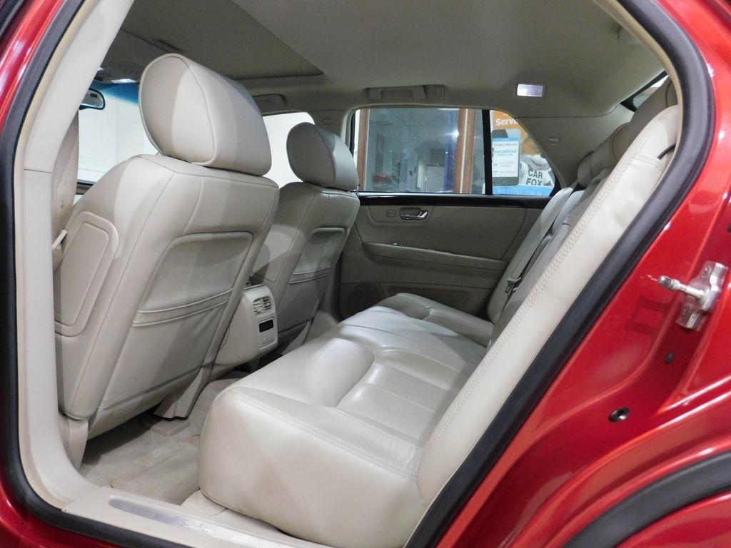 Cadillac DTS Luxury 2011