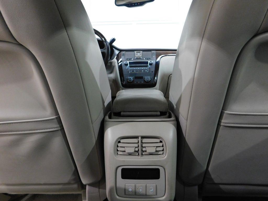 Cadillac DTS Luxury 2011