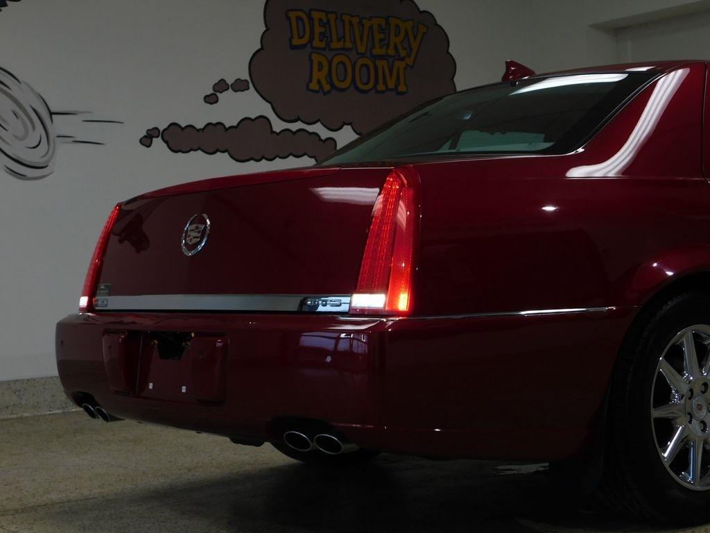 Cadillac DTS Luxury 2011