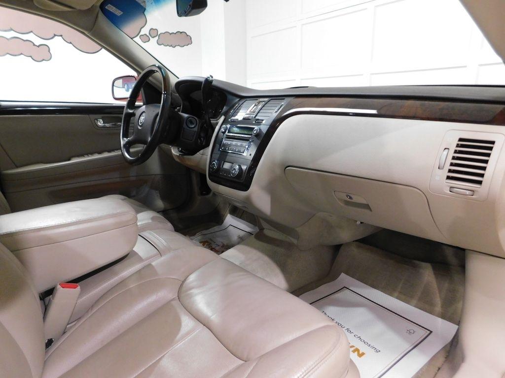 Cadillac DTS Luxury 2011