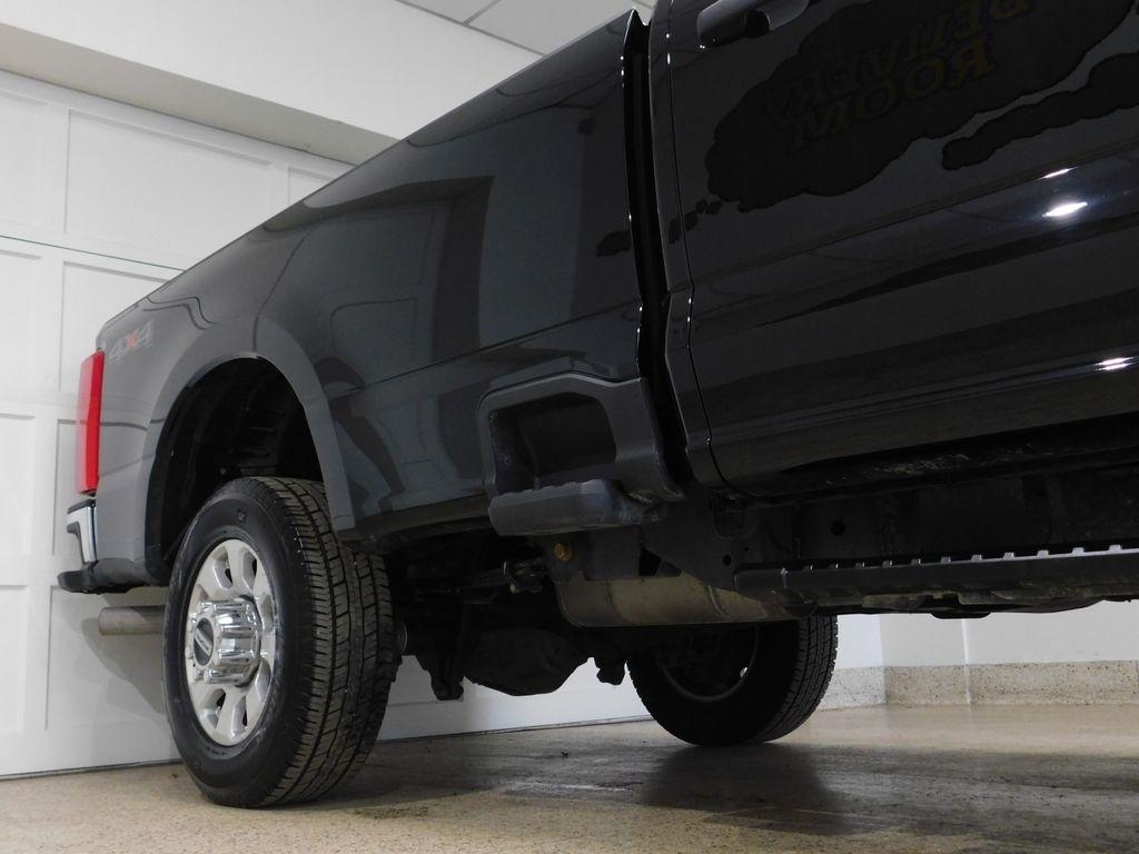 Ford F-250 SD XLT Crew Cab 4WD 2023