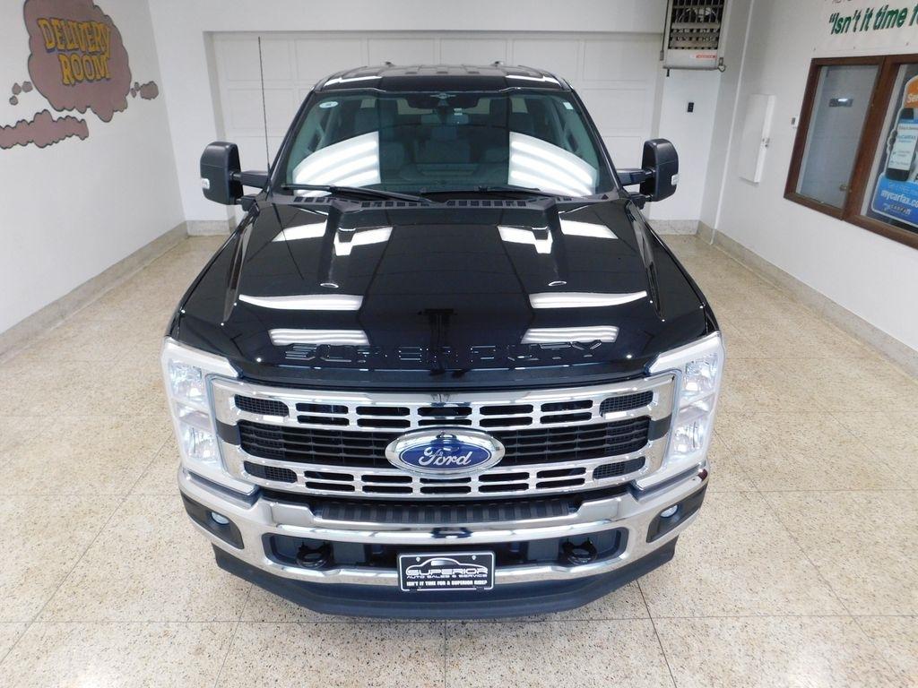 Ford F-250 SD XLT Crew Cab 4WD 2023